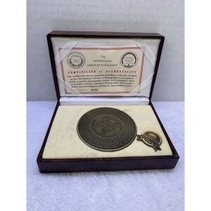 2008 Editors Choice Pin & Medallion The international Library of Photography COA